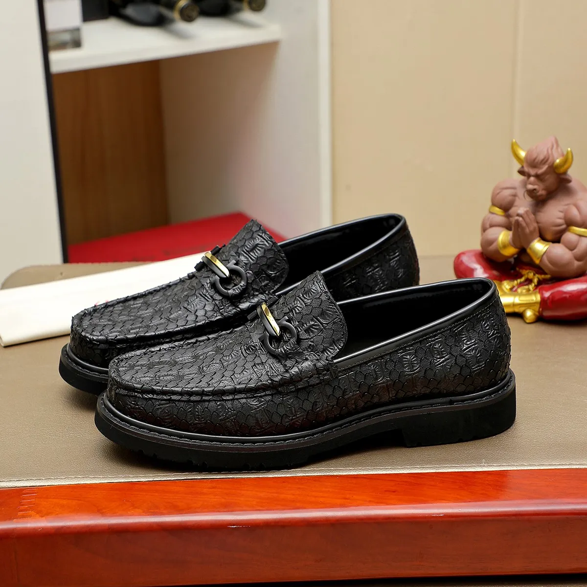 Men's shoes 💰500 Ferragamo [Ferragamo] top imported suit men's shoes 💯Original copy of the official website, product materials: selected imported embossed calfskin + luxury hardware buckle accessories ~ imported water-dyed cow 🐂 leather lining. Strong three-dimensional visual effect, original combination outsole, multiple colors available😘 Size: 38-44 (.45.46. Customized)